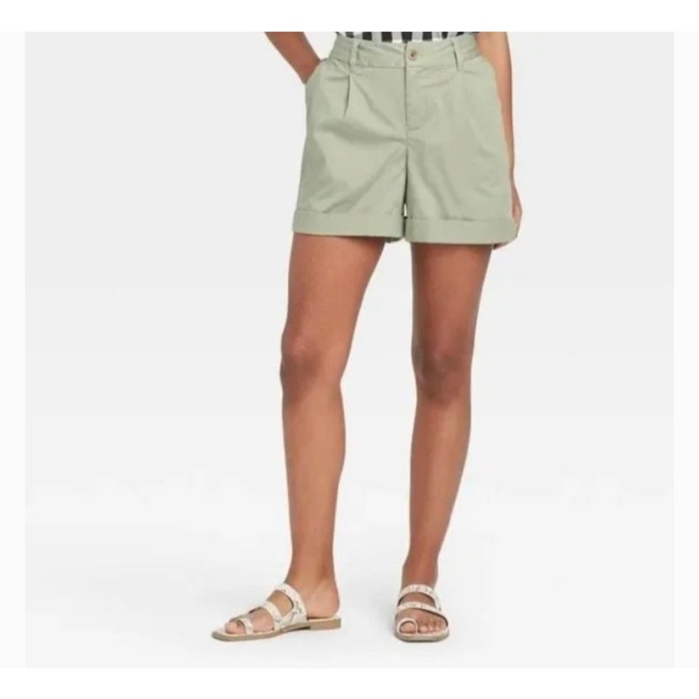 Pleated shorts khaki green size M